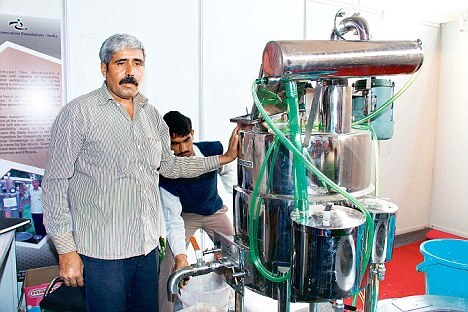 Dharamveer Singh Kamboj made a multi-purpose fruit and herb processing machine Img Source: Dailymail 